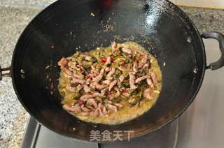 傣族风味——水腌菜炒肉的做法步骤:4