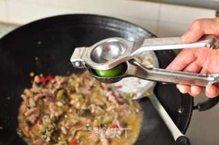 傣族风味——水腌菜炒肉的做法步骤:5