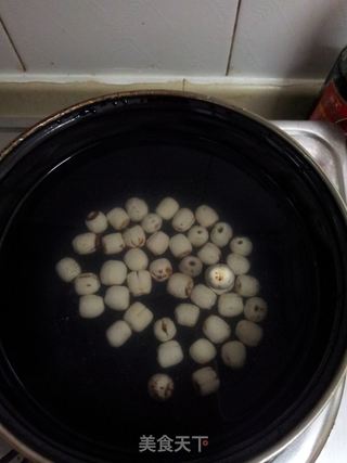 润肺清热养颜美容----银耳莲子羹的做法步骤:4