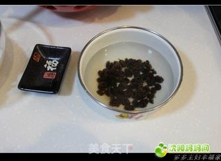 黄油飘香----葡萄干巧克力豆纸杯蛋糕的做法步骤:4