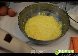黄油飘香----葡萄干巧克力豆纸杯蛋糕的做法步骤:8