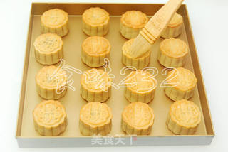 广式红豆沙月饼的做法步骤:26