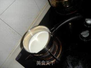 牛奶芒果布丁的做法步骤:2
