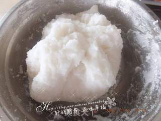 五彩冰皮月饼的做法步骤:3