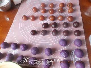 五彩冰皮月饼的做法步骤:5