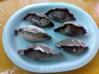 墨汁饺子的做法步骤:7