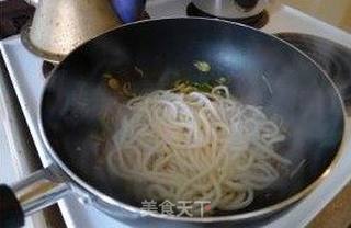 素食主义—素炒乌冬面的做法步骤:7