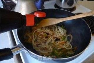 素食主义—素炒乌冬面的做法步骤:8