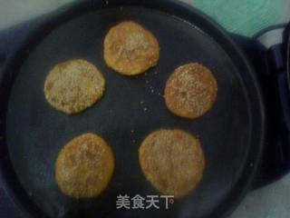 芝麻南瓜饼的做法步骤:4