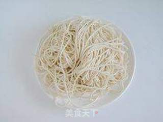 闽南的特色面条----【肉羹鲜虾卤生面】的做法步骤：1