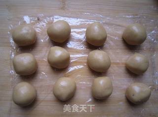 广式豆沙月饼的做法步骤:8