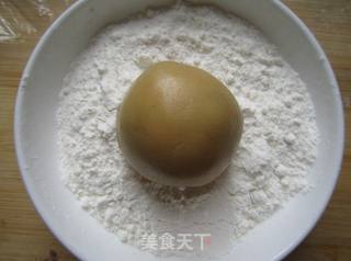 广式豆沙月饼的做法步骤:11