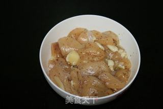 番茄鸡肉温沙拉的做法步骤：1