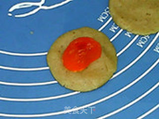 莲蓉蛋黄月饼的做法步骤:13