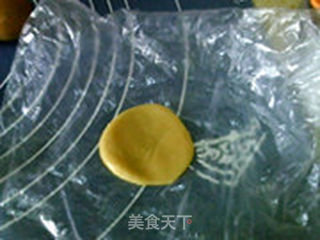 莲蓉蛋黄月饼的做法步骤:18