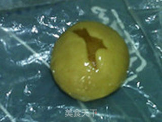 莲蓉蛋黄月饼的做法步骤:21