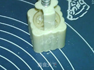 莲蓉蛋黄月饼的做法步骤:25