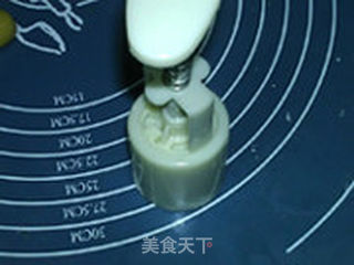 莲蓉月饼的做法步骤:18