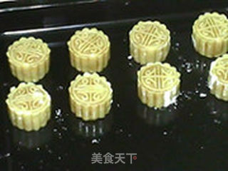 莲蓉月饼的做法步骤:20