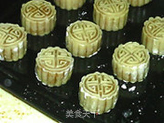 奶香菠萝月饼的做法步骤:20