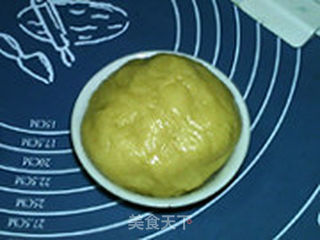 菠萝莲蓉月饼的做法步骤:8