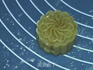 菠萝莲蓉月饼的做法步骤:18