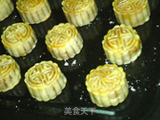 菠萝莲蓉月饼的做法步骤:20