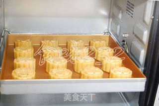 广式枣泥松子月饼的做法步骤:21