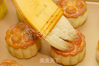 广式枣泥松子月饼的做法步骤:25