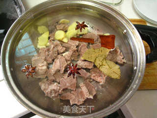 咖喱牛腩煲----四个要点熬一锅美味的米饭伴侣的做法步骤:3