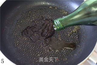 【酱爆肉丁】黑乎乎,却十分有群众基础的“下饭菜”的做法步骤:5