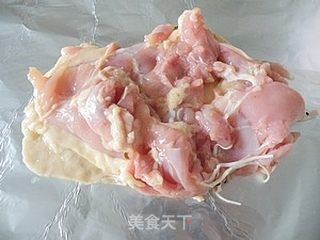 换个花样吃鸡腿---鲜香鸡肉卷的做法步骤:4