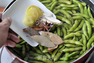 五香毛豆的做法步骤:2