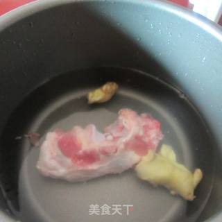 大骨汤的做法步骤：2
