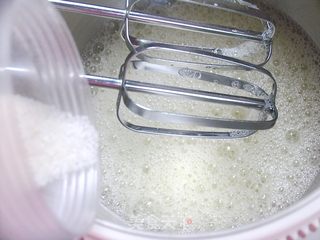 烘焙【改变】一份心情——苹果双色戚风的做法步骤:4
