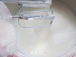 烘焙【改变】一份心情——苹果双色戚风的做法步骤:5