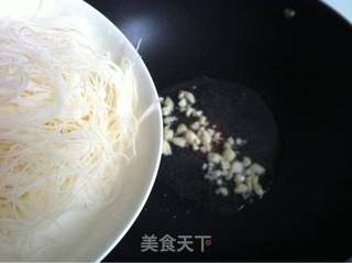 五彩炒米粉的做法步骤:5