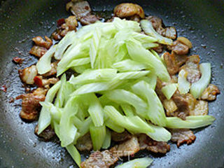 芹香回锅肉的做法步骤:10