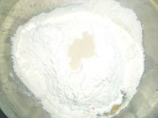 肠仔包的做法步骤：1