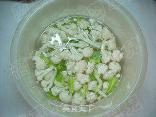 腊味菜花粉丝煲的做法步骤:2