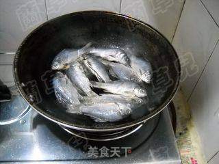 韩式辣白菜炖鲫鱼的做法步骤:3