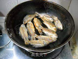 韩式辣白菜炖鲫鱼的做法步骤:4