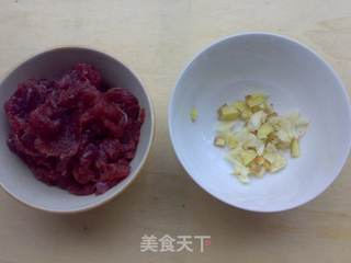 京葱爆牛肉的做法步骤：1