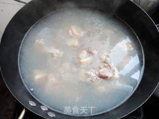 张炎家的美味红烧菜之三------红烧鸭块的做法步骤:3