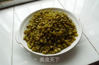 酸豆角炒肉丁的做法步骤：2