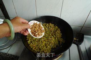 酸豆角炒肉丁的做法步骤：9