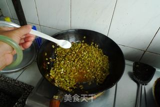 酸豆角炒肉丁的做法步骤：11