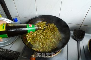 酸豆角炒肉丁的做法步骤：10