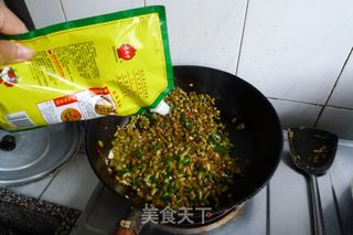 酸豆角炒肉丁的做法步骤：13