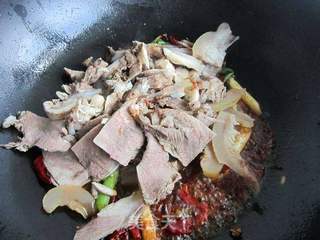 干锅牛头肉——新疆味道的做法步骤：8